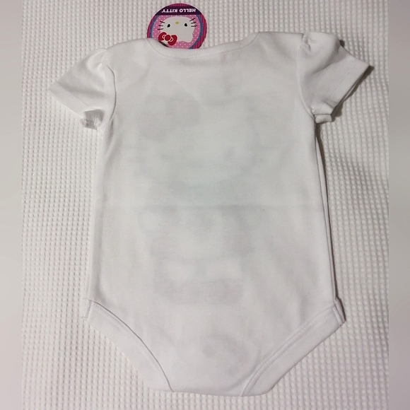 🔥SALE🔥 Hello Kitty Canada Day Baby Girl's Onesie NWT Sizes 0-3M, 12-18M - Picture 3 of 6